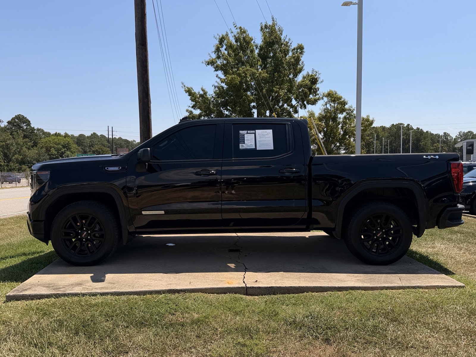 Used 2024 GMC Sierra 1500 Elevation AWD/4WD image 9