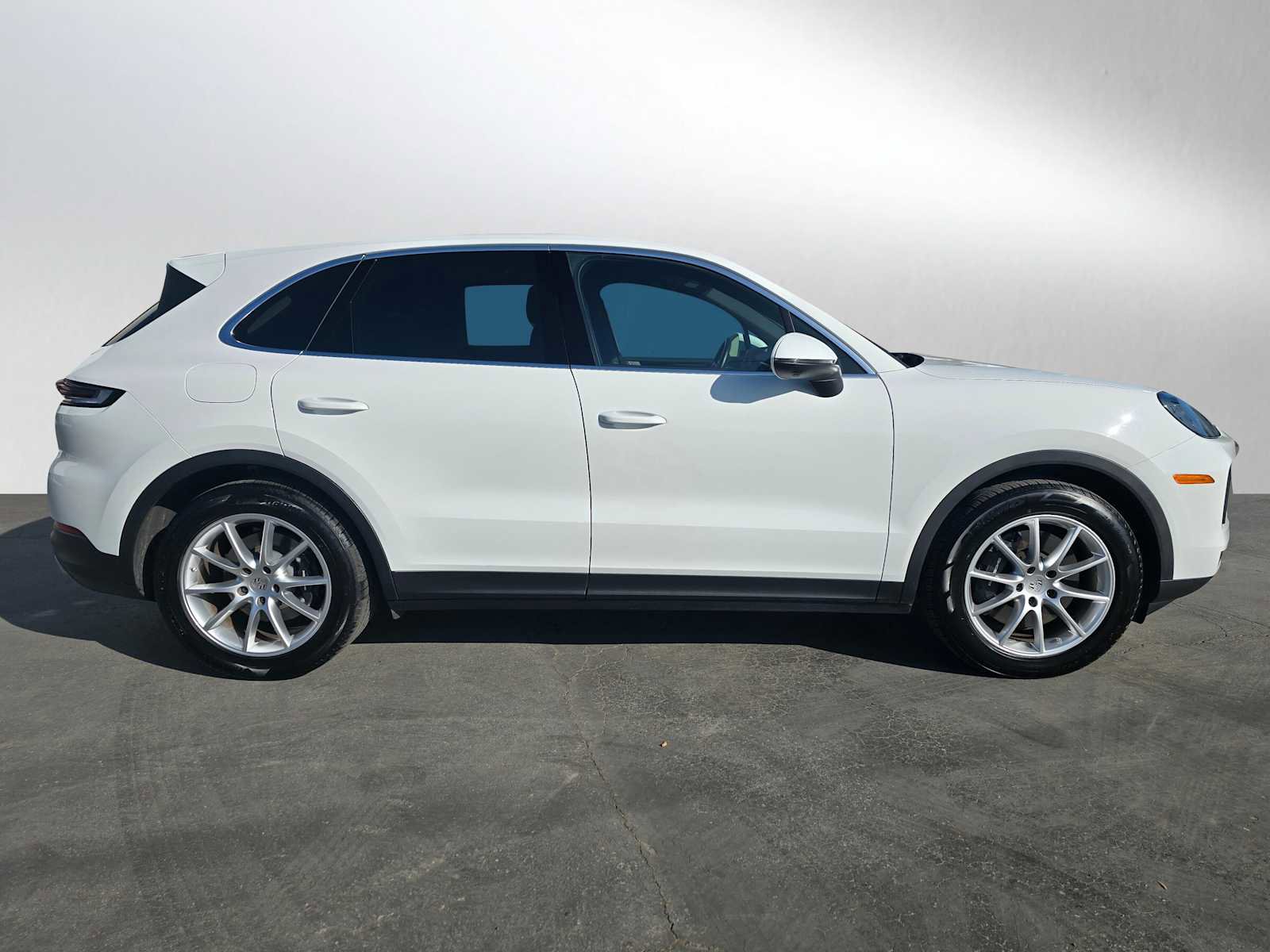 Used 2024 Porsche Cayenne image 2
