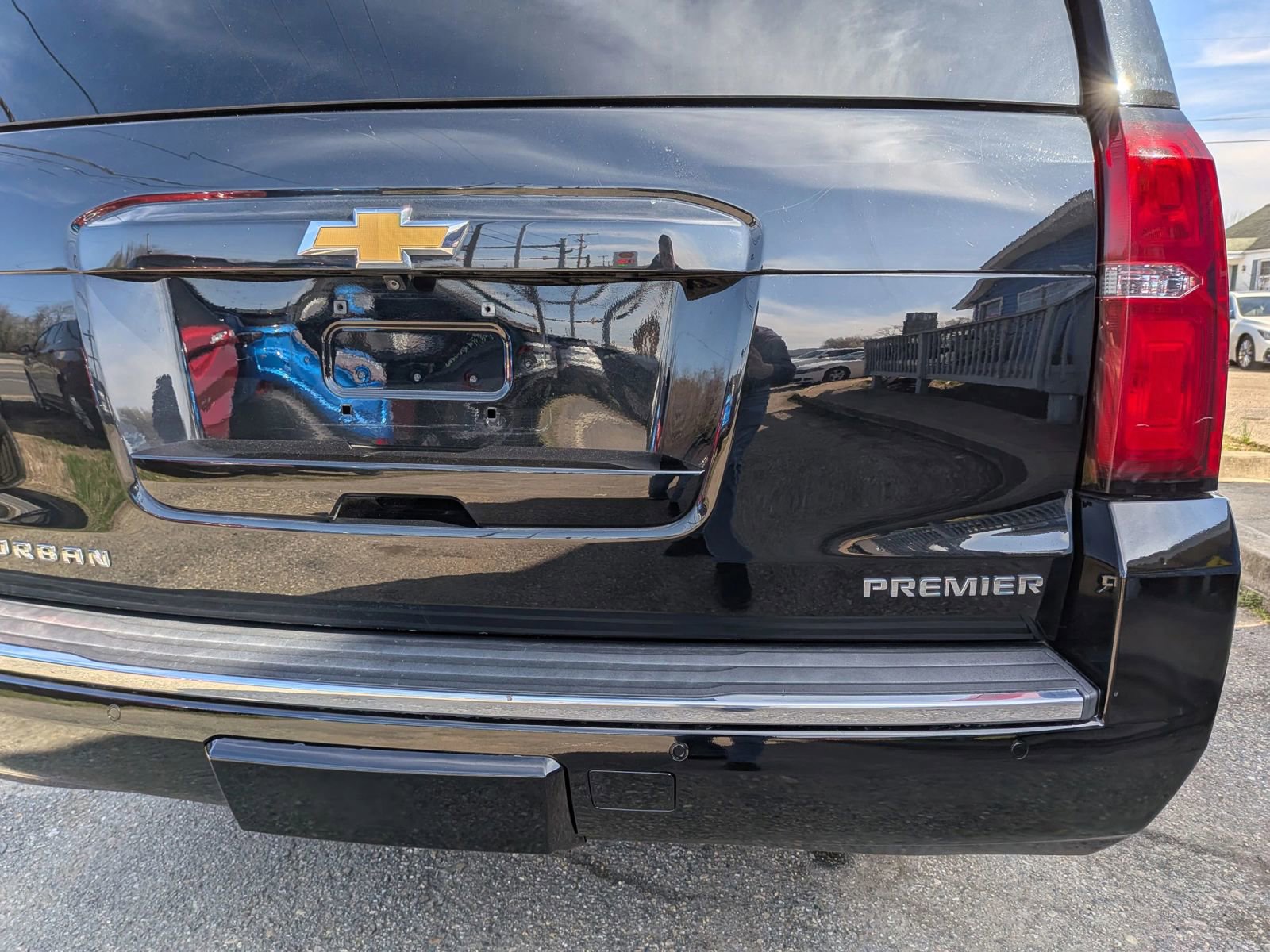 Used 2020 Chevrolet Suburban Premier image 18