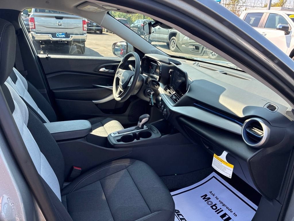 New 2026 Chevrolet Trax LS w/ LS Convenience Package FWD image 29