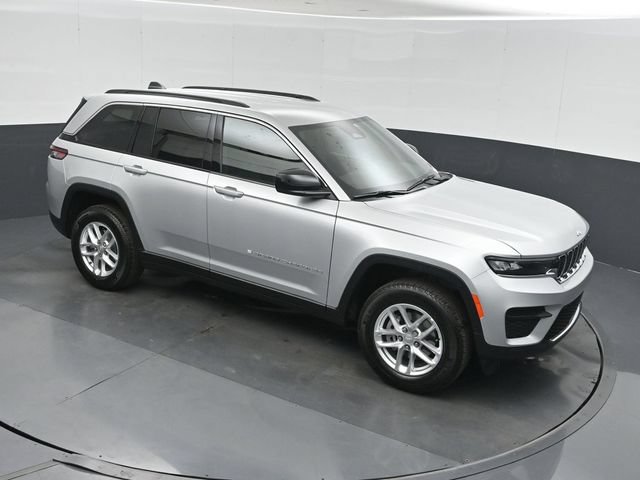New 2026 Jeep Grand Cherokee Laredo w/ Trailer Tow Package AWD/4WD image 29