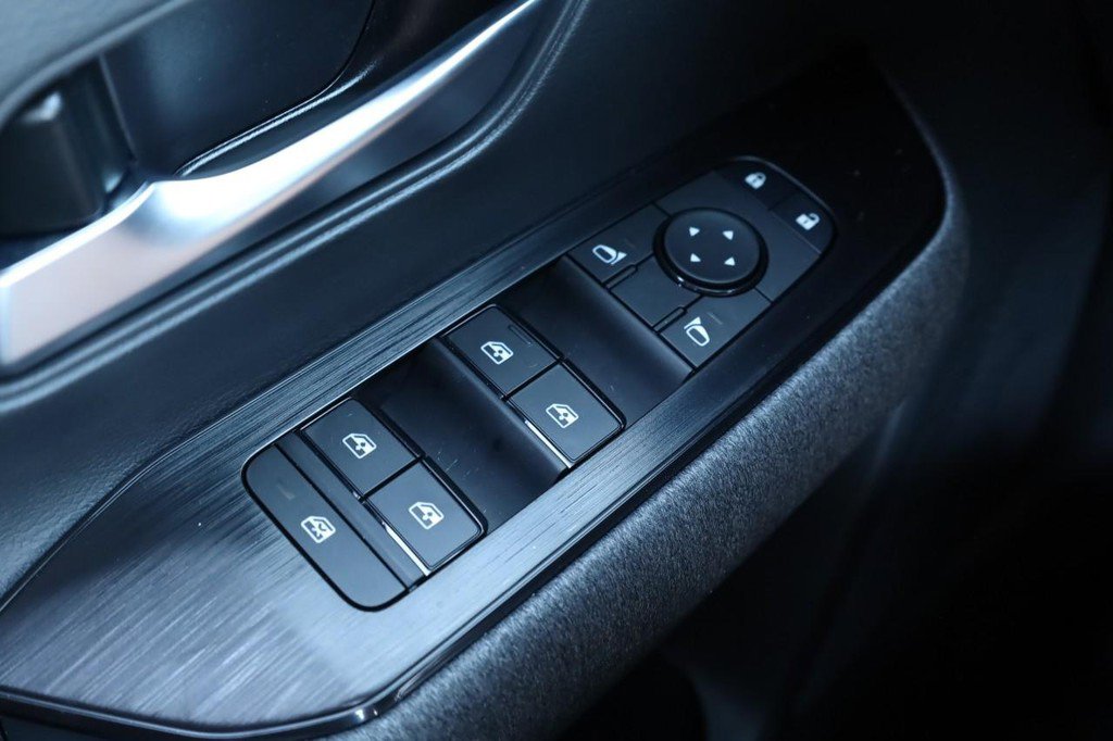 New 2026 Nissan Kicks SV image 18