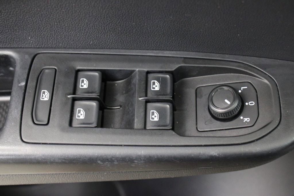 Certified 2022 Volkswagen Taos S FWD image 17