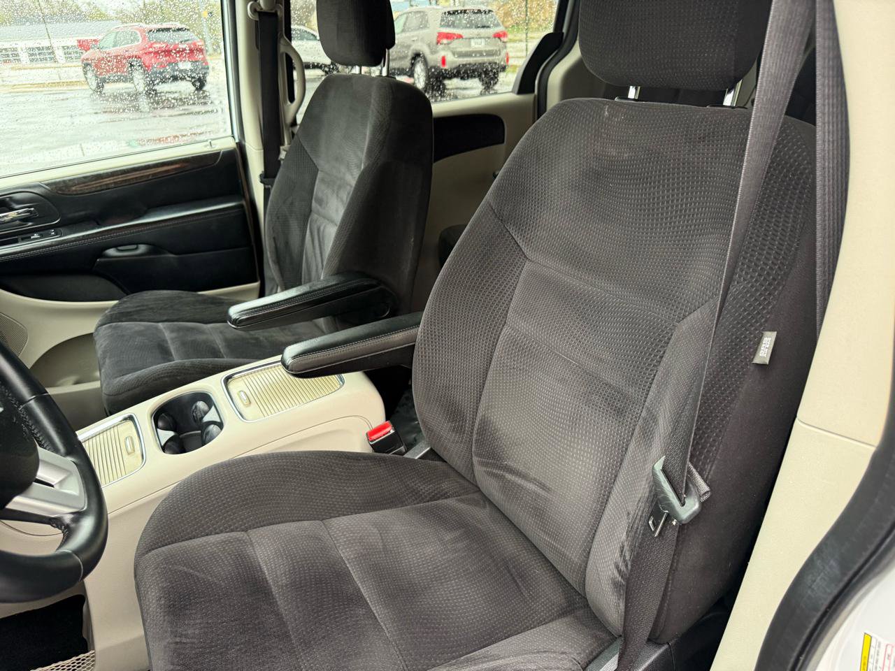 Used 2014 Dodge Grand Caravan SXT w/ Rear Park Assist Package image 14