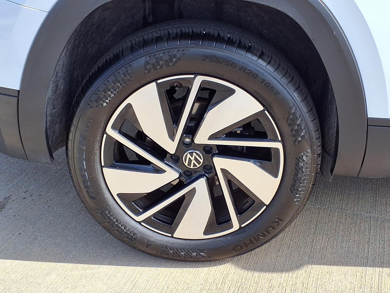 Used 2025 Volkswagen Atlas SE FWD image 25