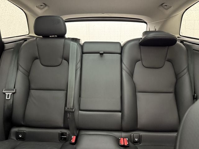 Certified 2023 Volvo XC60 B5 Plus w/ Climate Package FWD image 28