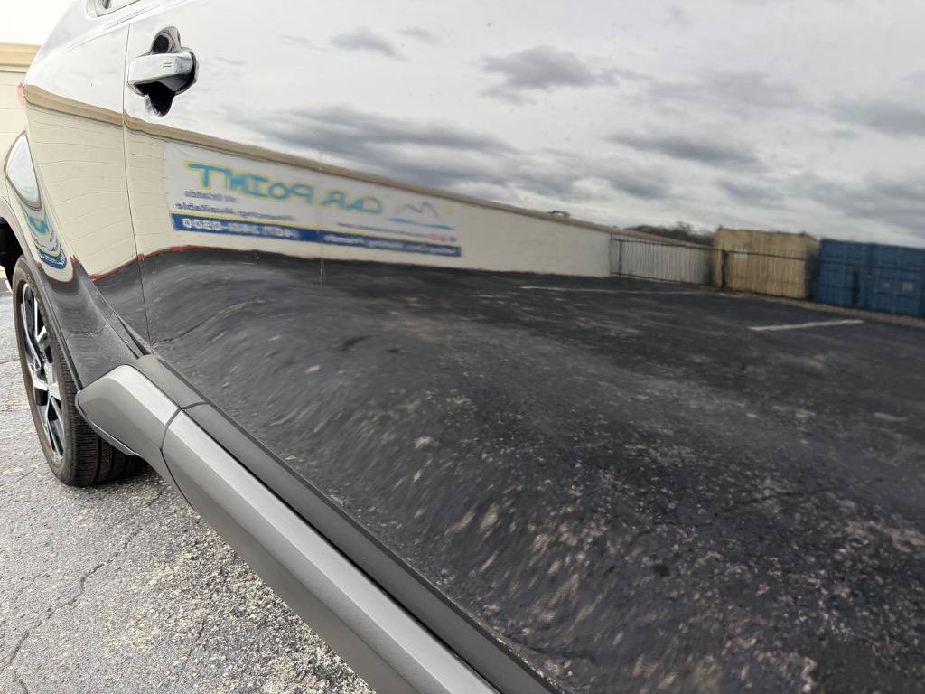 Used 2019 Toyota C-HR XLE FWD image 5