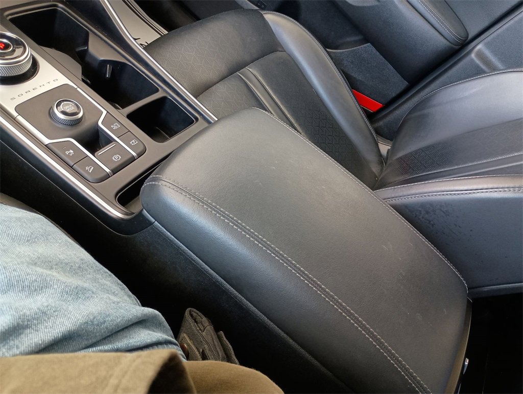 Used 2021 Kia Sorento S image 27