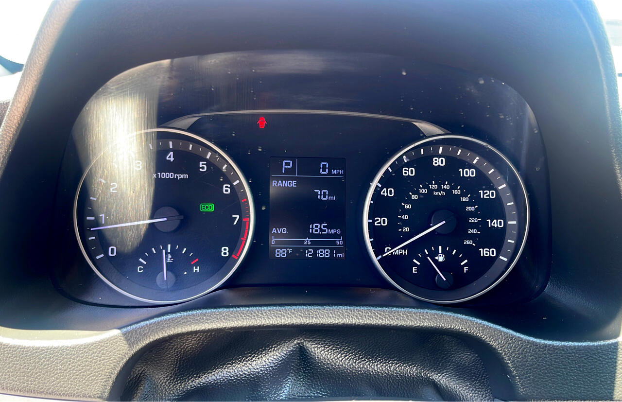 Used 2017 Hyundai Elantra SE image 18