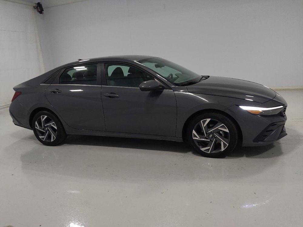 Used 2025 Hyundai Elantra SEL FWD image 11