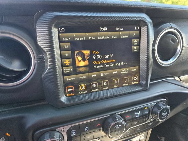 Used 2022 Jeep Wrangler Unlimited Sahara w/ Cold Weather Group AWD/4WD image 19