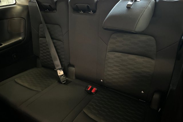Used 2024 Nissan Pathfinder SV FWD image 17