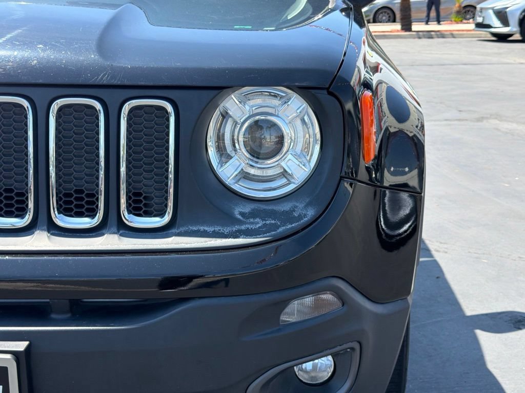 Used 2018 Jeep Renegade Latitude w/ UConnect 8.4 Nav Group FWD image 13