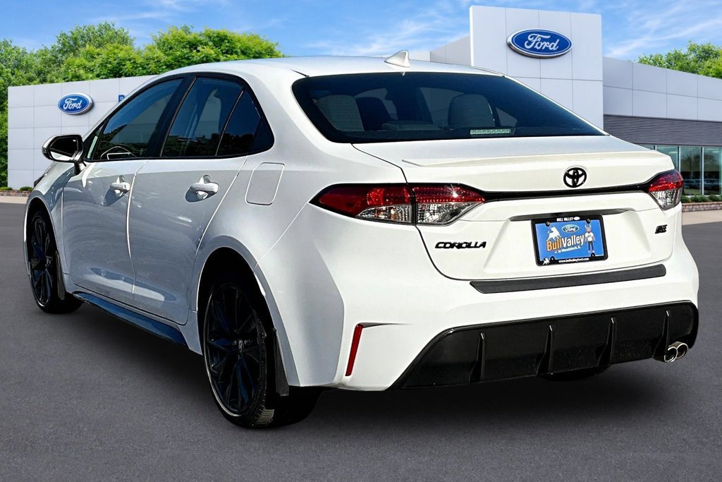 Used 2024 Toyota Corolla SE w/ SE Convenience Package FWD image 4