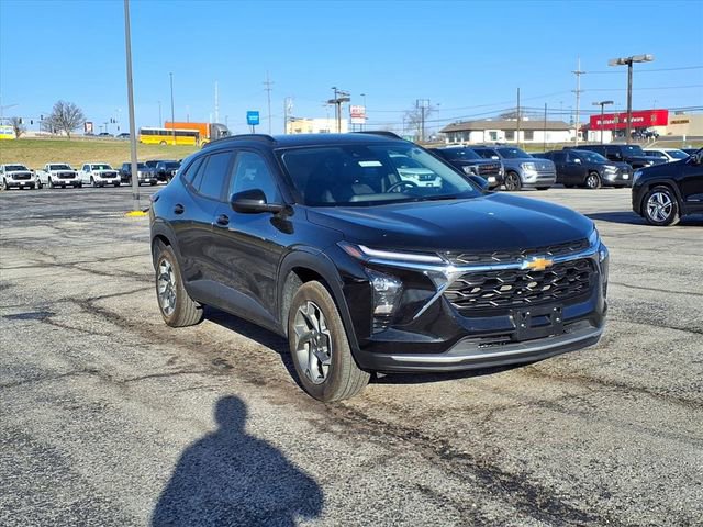 Used 2025 Chevrolet Trax LT w/ LT Convenience Package image 5