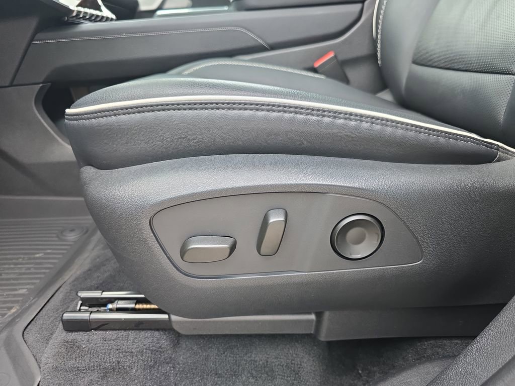 Used 2024 GMC Acadia Denali w/ Super Cruise Package image 33