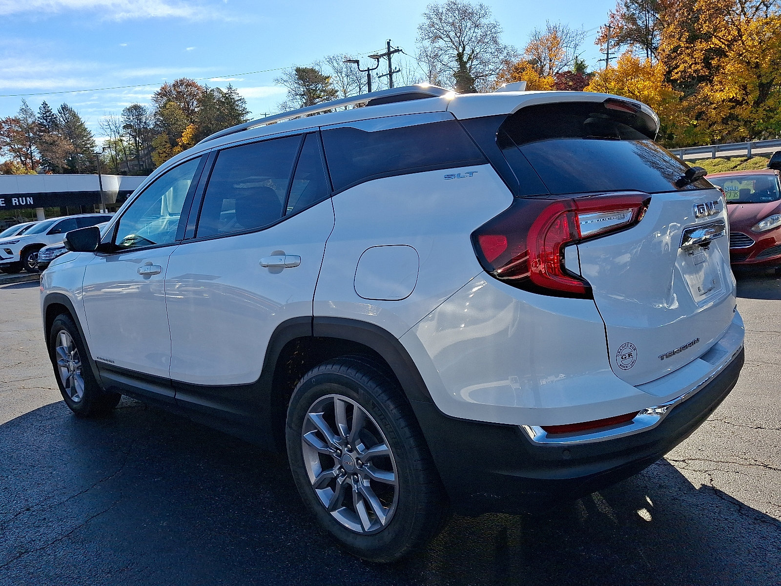 Used 2022 GMC Terrain SLT w/ Infotainment Package II image 4