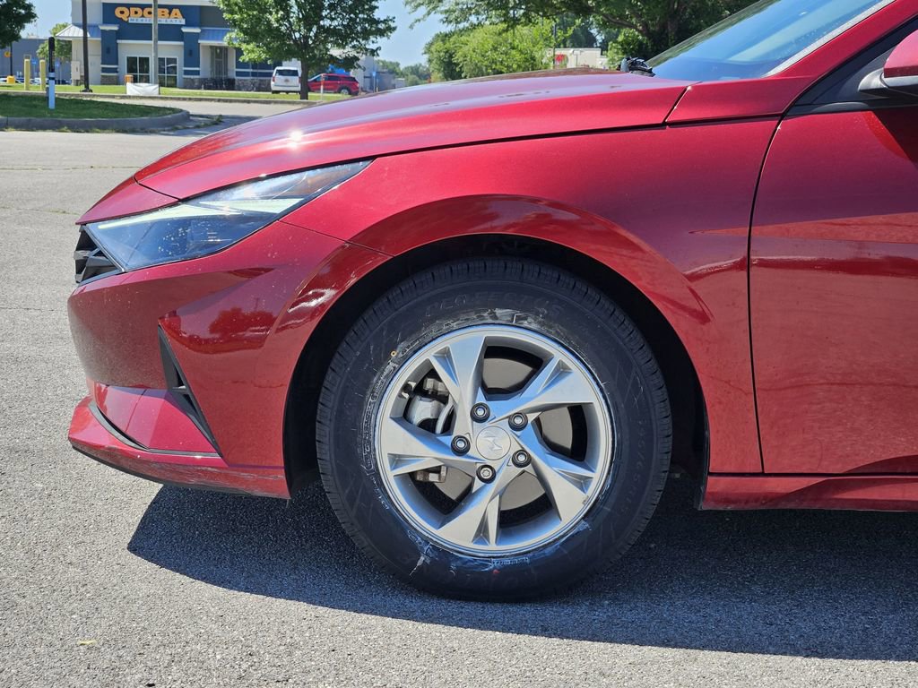 Used 2023 Hyundai Elantra SE FWD image 6