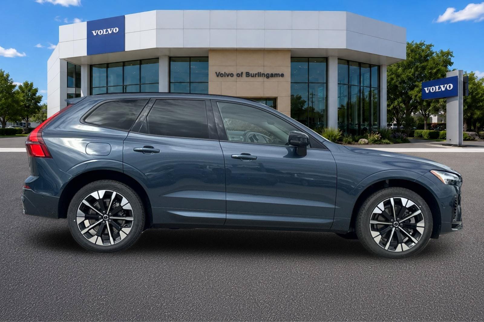 New 2026 Volvo XC60 T8 Plus w/ Climate Package AWD/4WD image 2