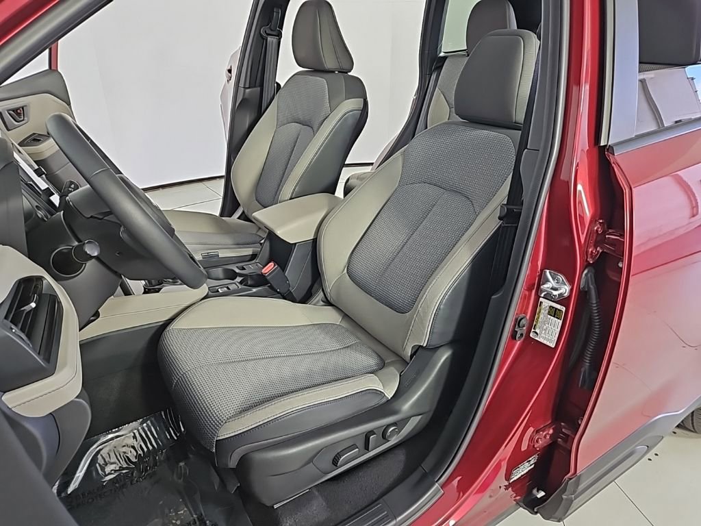 Used 2025 Subaru Forester Premium AWD/4WD image 22