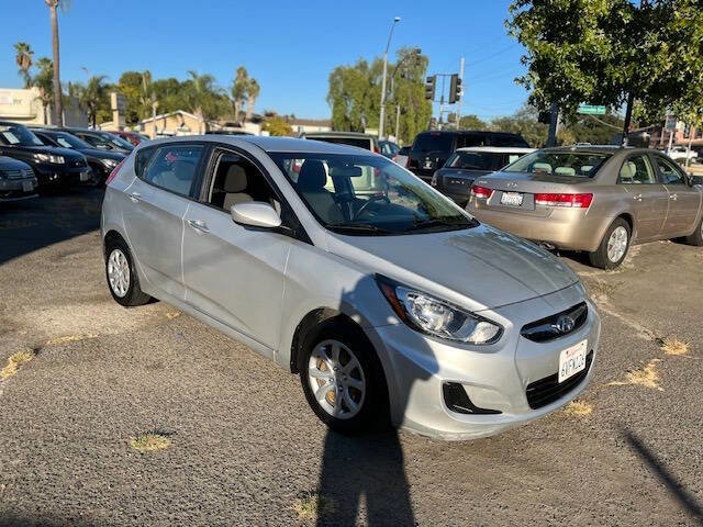 Used 2012 Hyundai Accent GS image 3