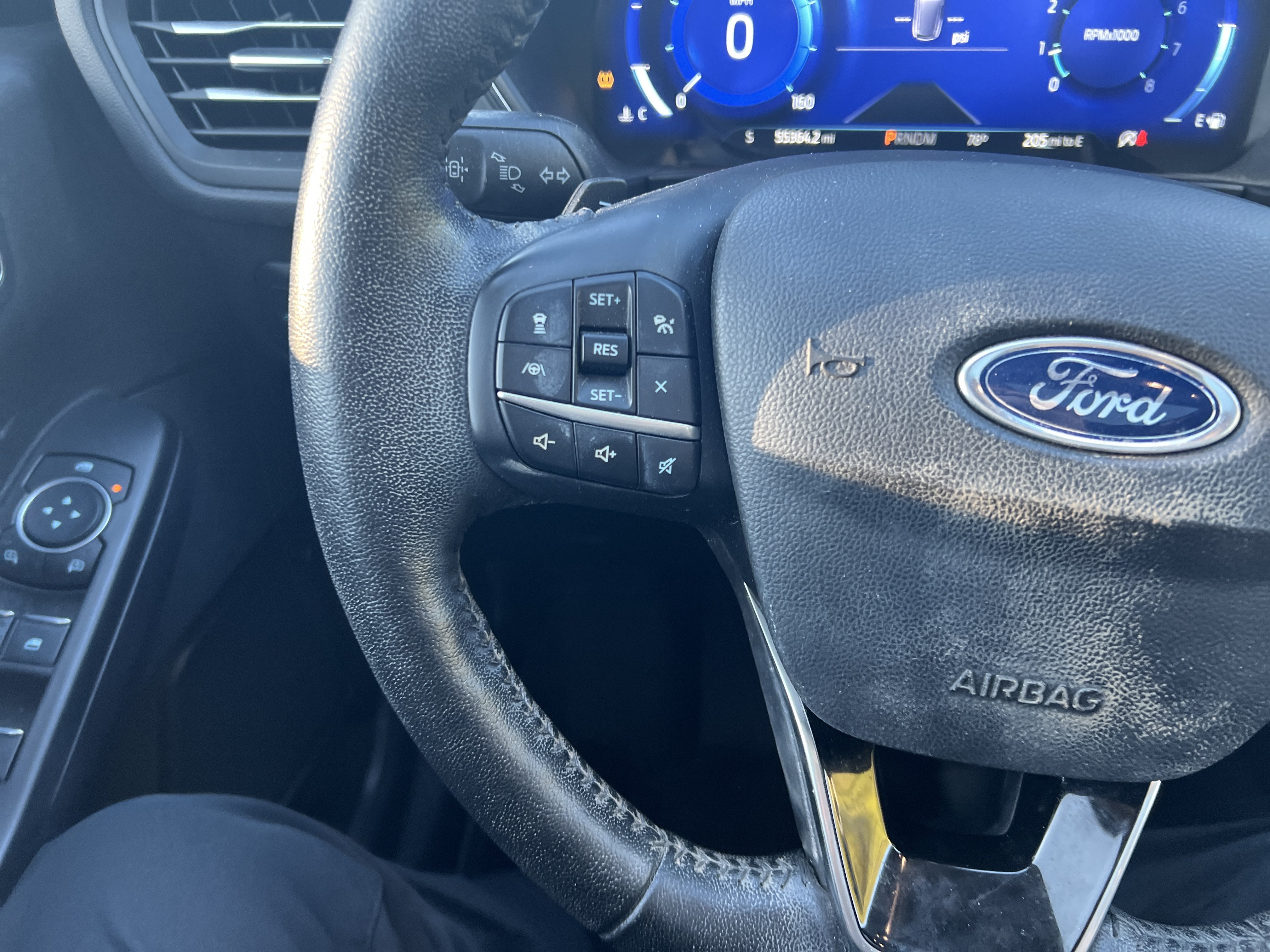 Used 2020 Ford Escape Titanium w/ Titanium Premium Package 2.0 AWD/4WD image 16