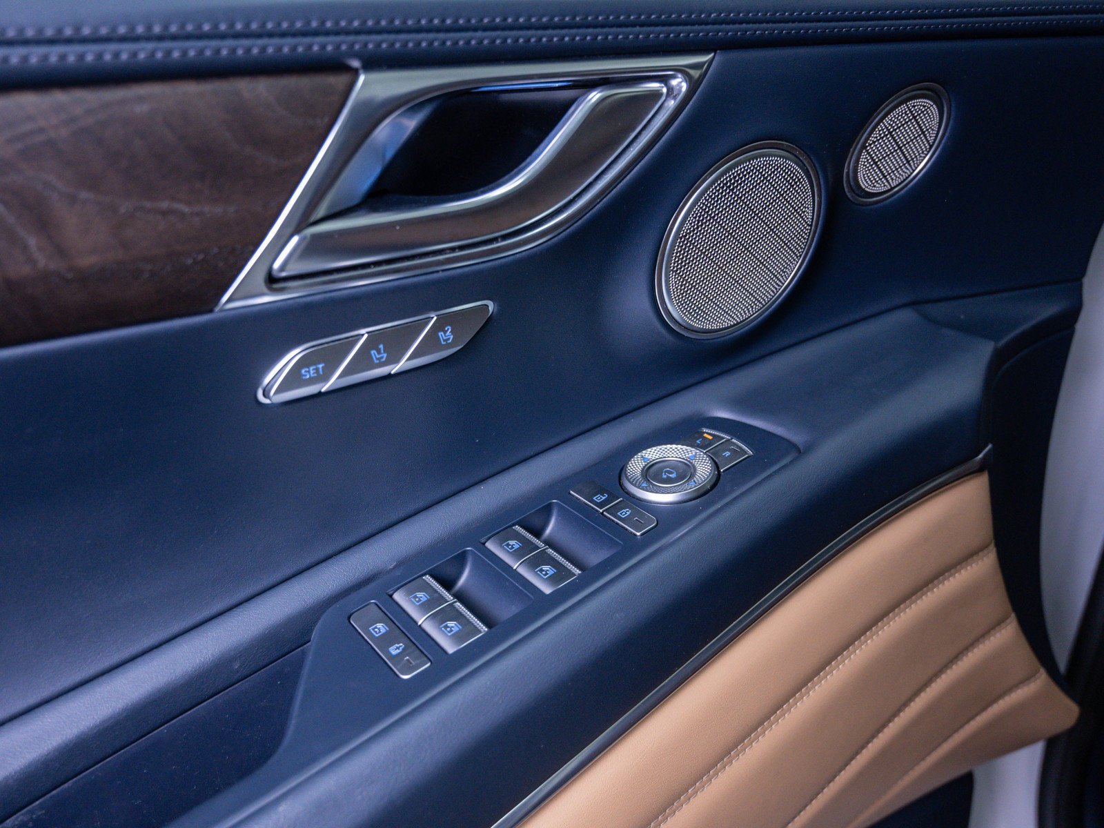 Used 2023 Genesis GV80 3.5T w/ Prestige Matte Package image 18