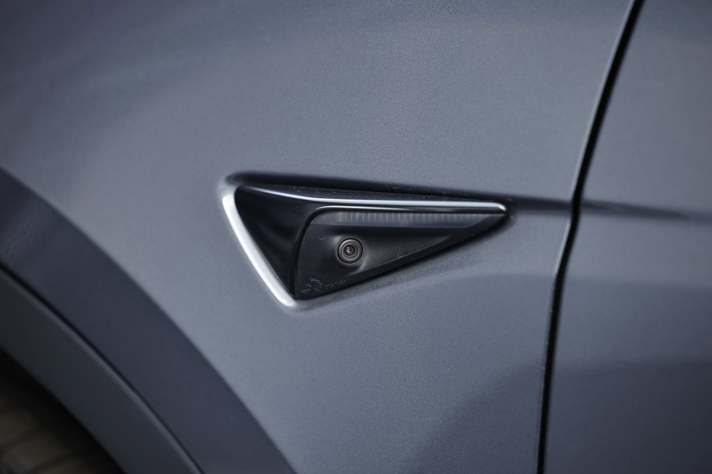 Used 2022 Tesla Model Y Long Range image 12