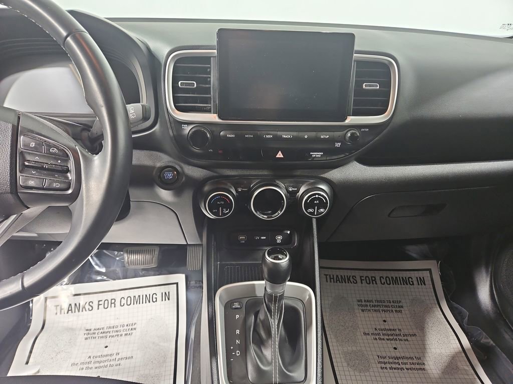 Used 2024 Hyundai Venue SEL image 18