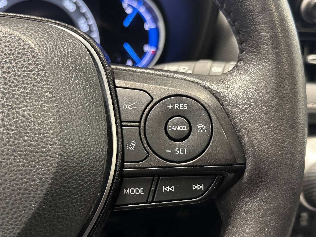 Used 2020 Toyota RAV4 Limited AWD/4WD image 31