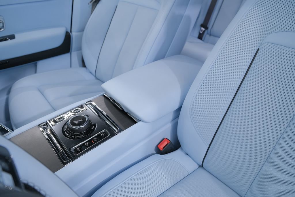 Used 2026 Rolls-Royce Cullinan image 38