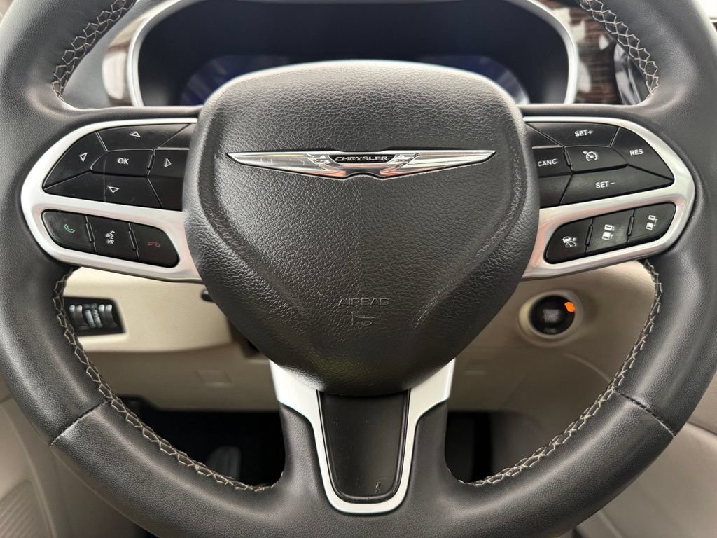 Used 2023 Chrysler Pacifica Limited FWD image 49