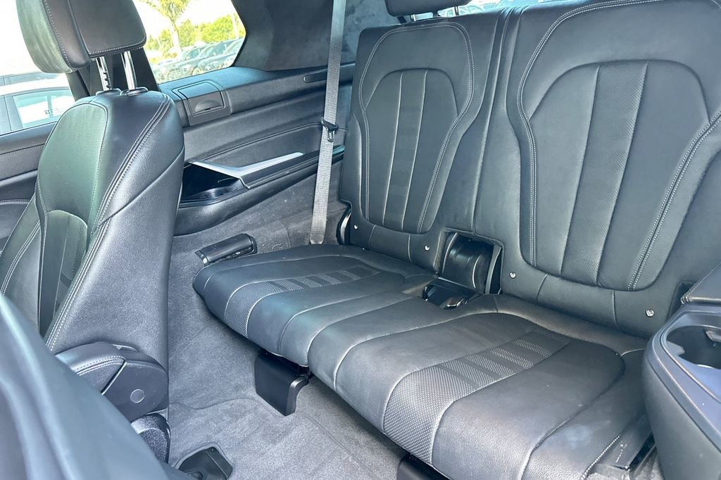 Used 2022 BMW X7 xDrive40i w/ M Sport Package image 16