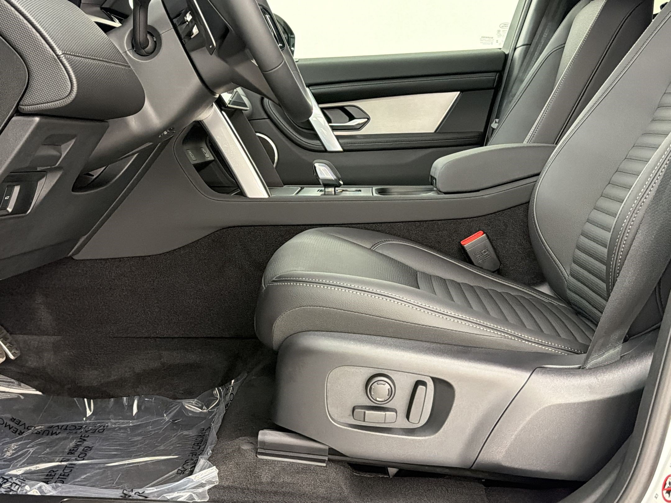 New 2026 Land Rover Discovery Sport Landmark AWD/4WD image 5