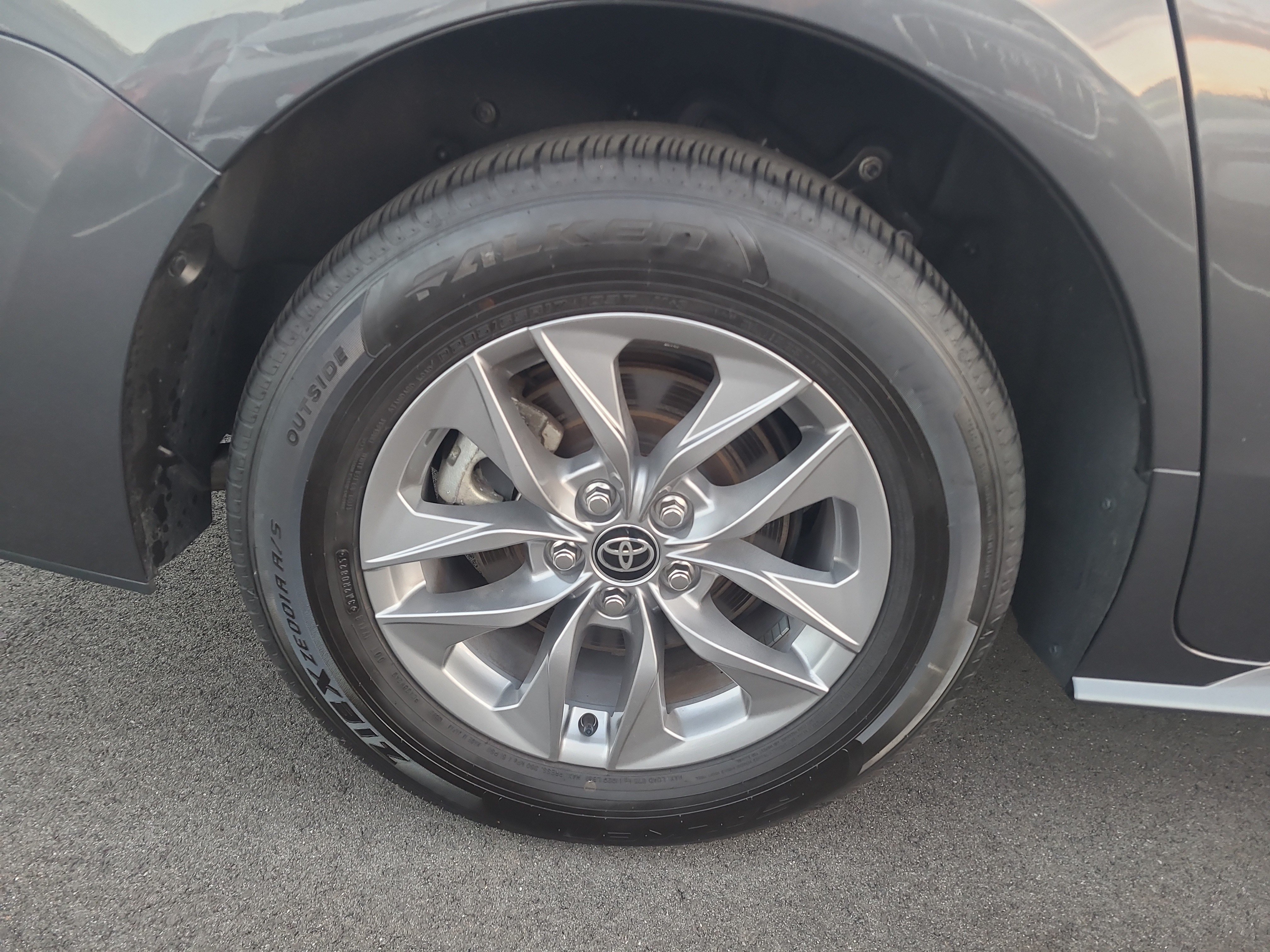 Certified 2025 Toyota Sienna LE FWD image 11
