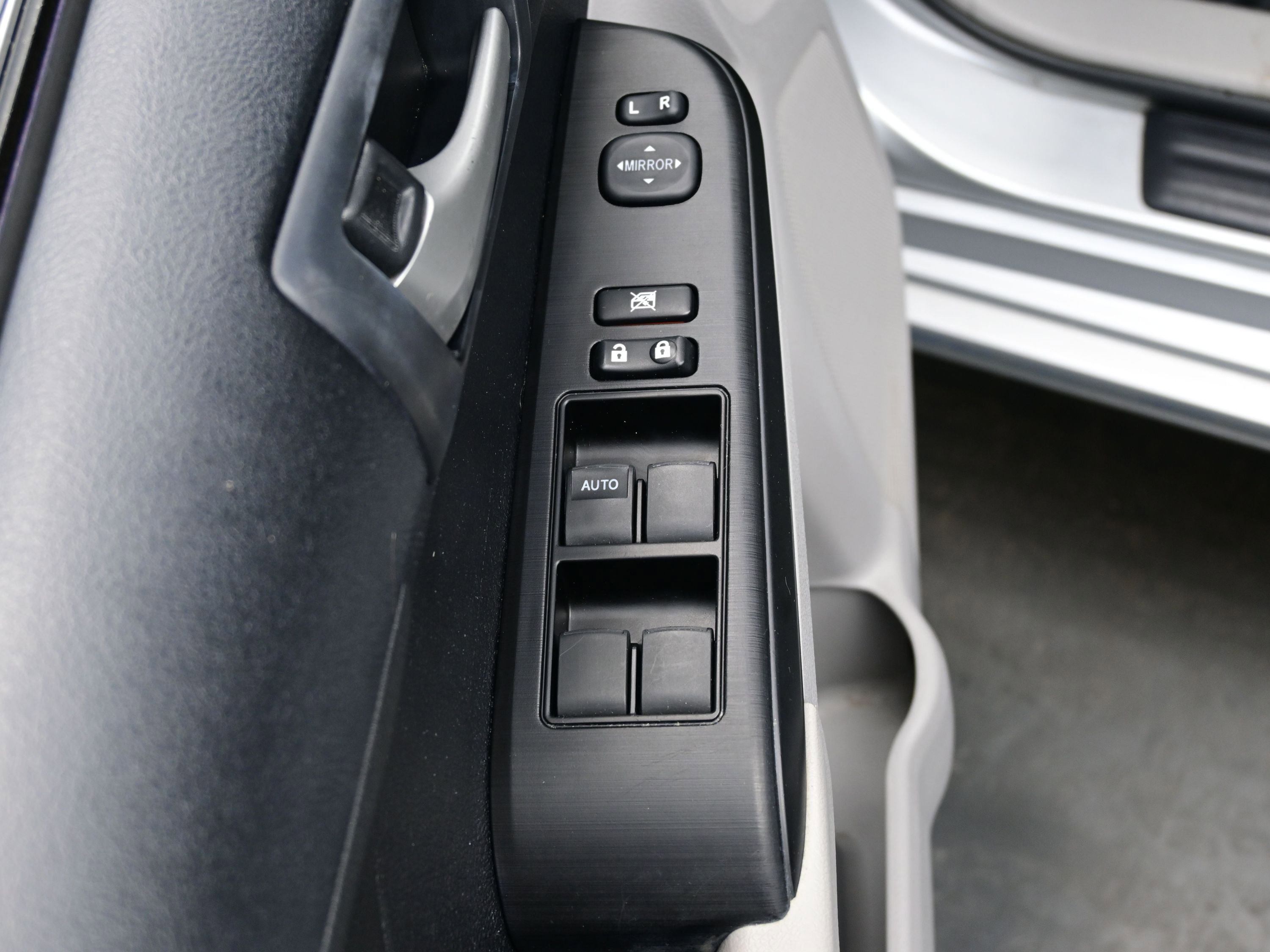 Used 2013 Toyota Camry LE image 10