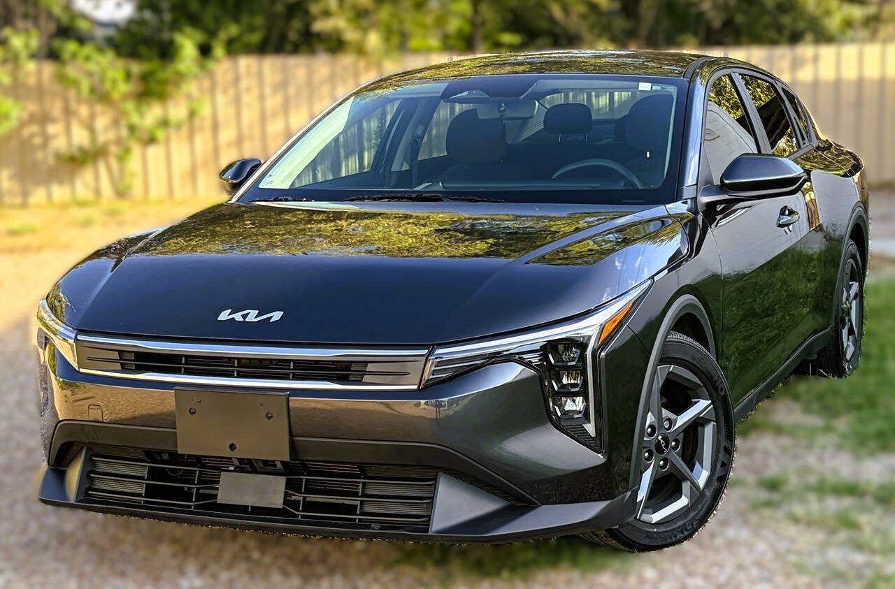 Used 2025 Kia K4 FWD image 1