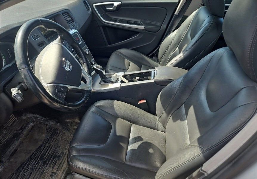 Used 2015 Volvo V60 T5 Premier image 9
