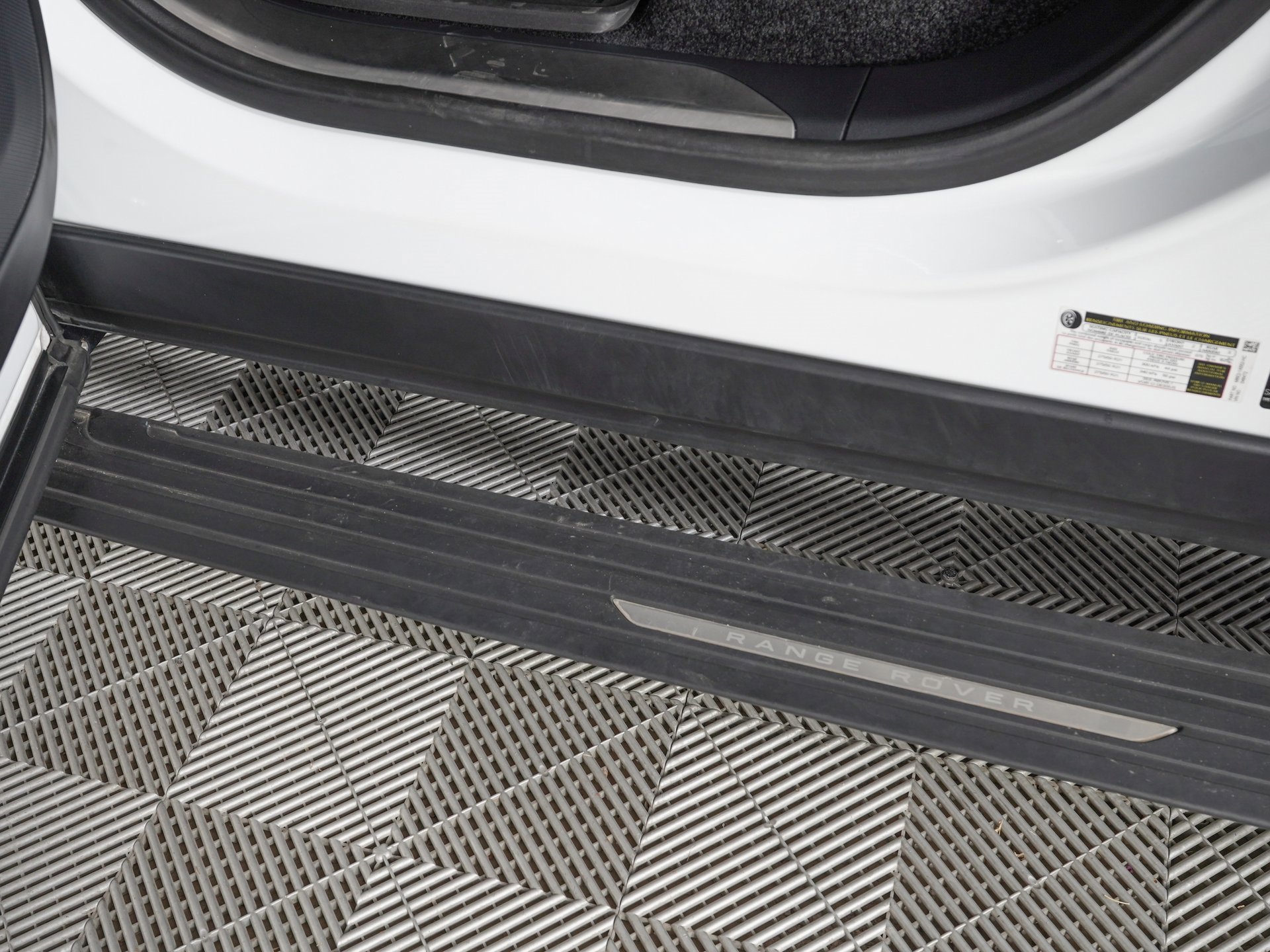 Used 2023 Land Rover Range Rover SE image 16