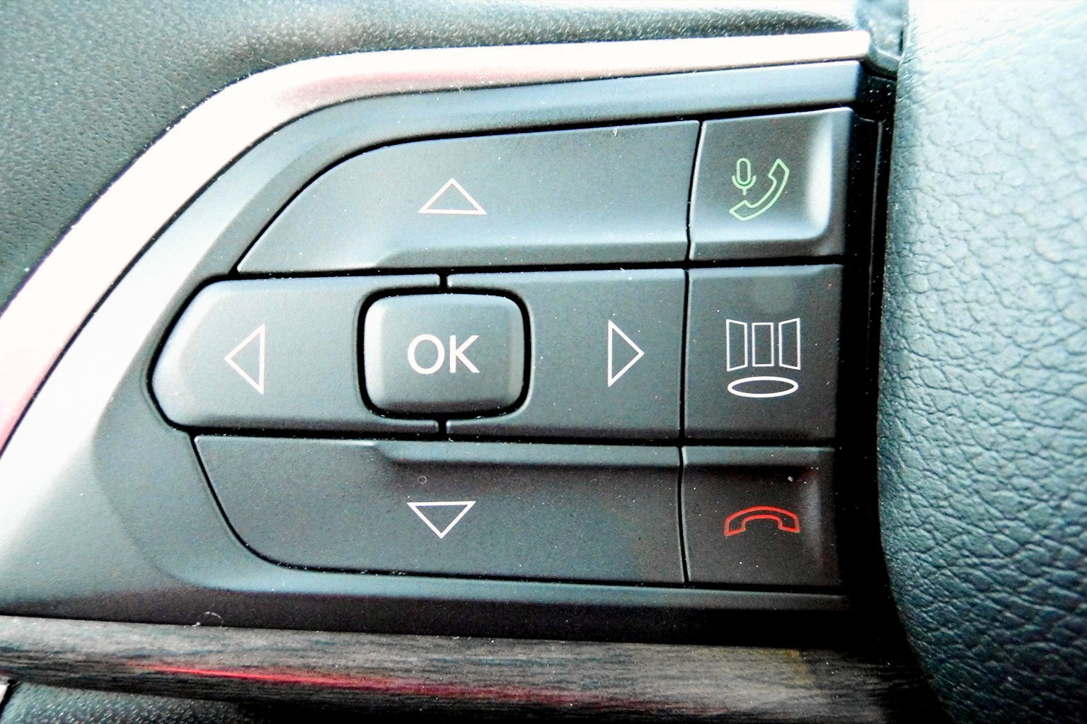 Used 2024 Jeep Grand Cherokee L Limited w/ Luxury Tech Group II image 10