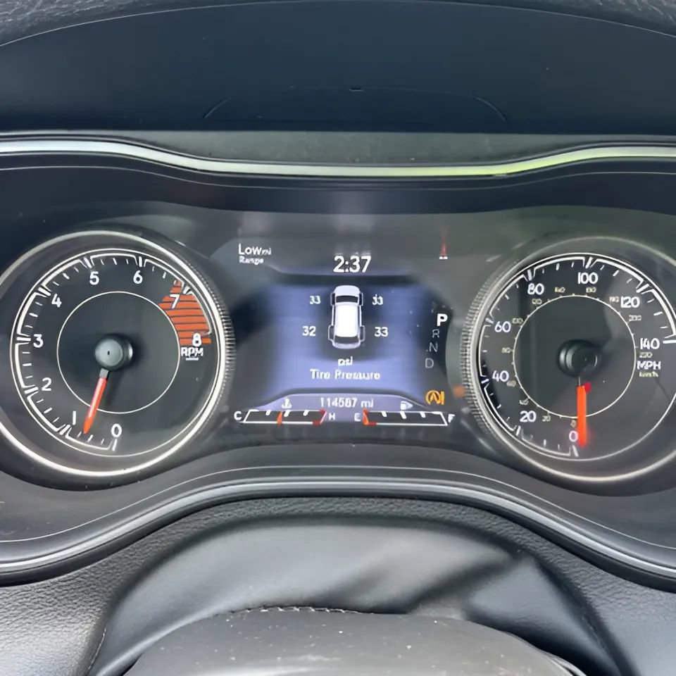 Used 2019 Jeep Cherokee Limited AWD/4WD image 21