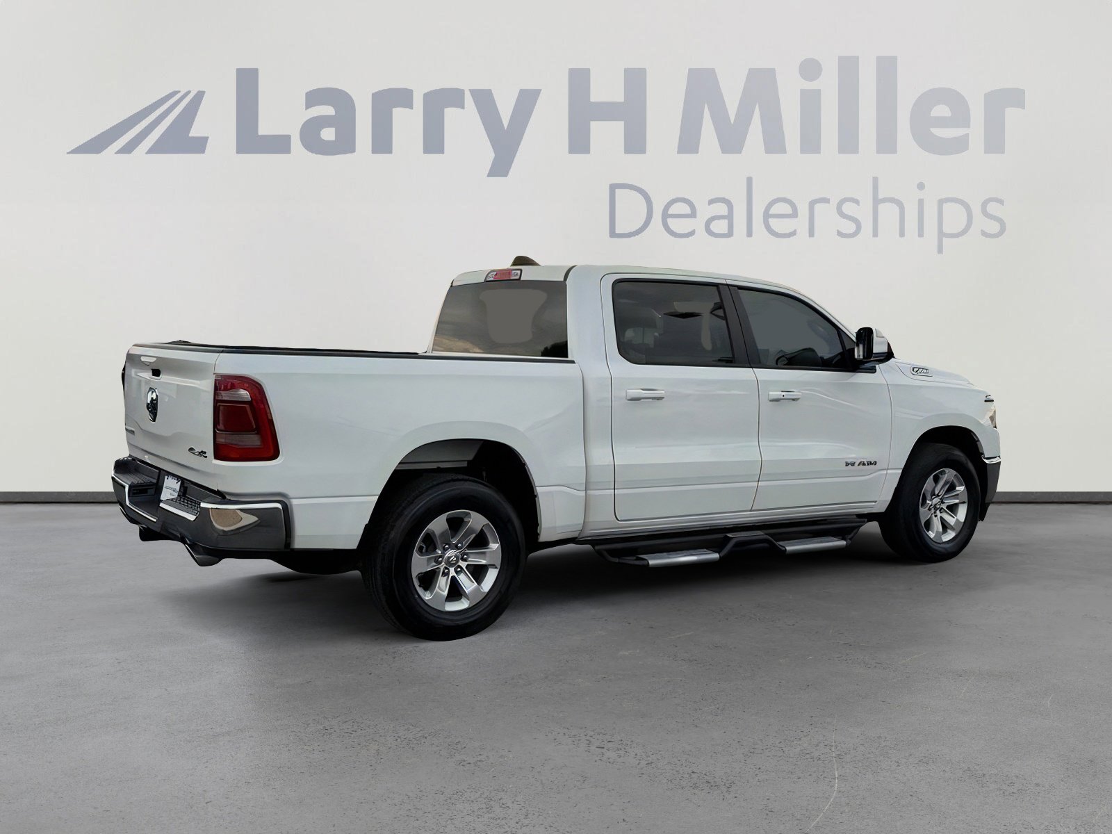 Used 2024 RAM 1500 Laramie w/ Trailer Tow Group AWD/4WD image 6