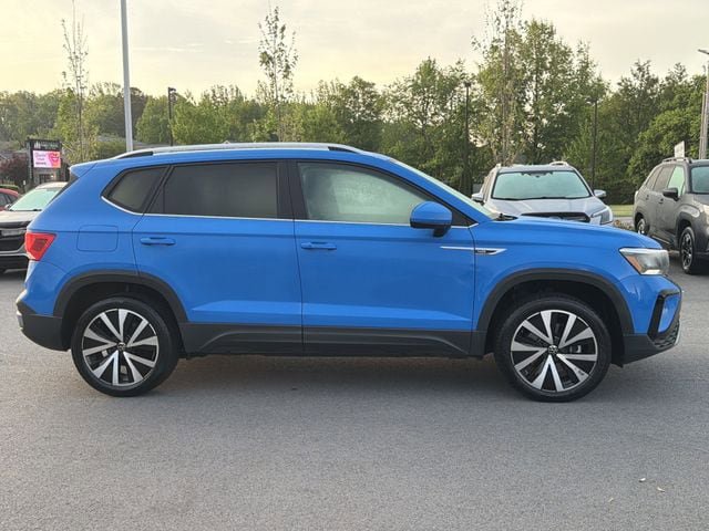 Used 2023 Volkswagen Taos SE image 2
