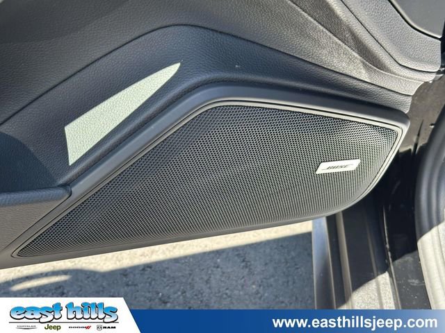 Used 2018 Porsche Panamera 4 AWD/4WD image 16