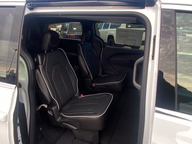 New 2026 Chrysler Pacifica Limited FWD image 34