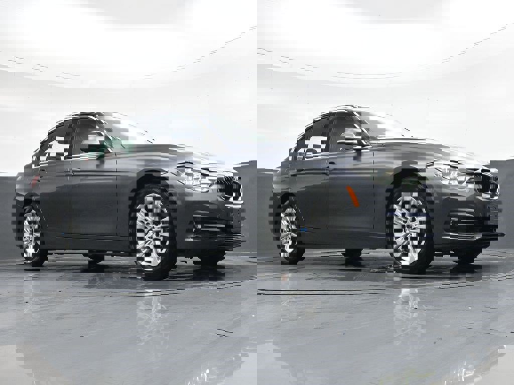 Used 2018 BMW 330i xDrive Sedan w/ Convenience Package image 30