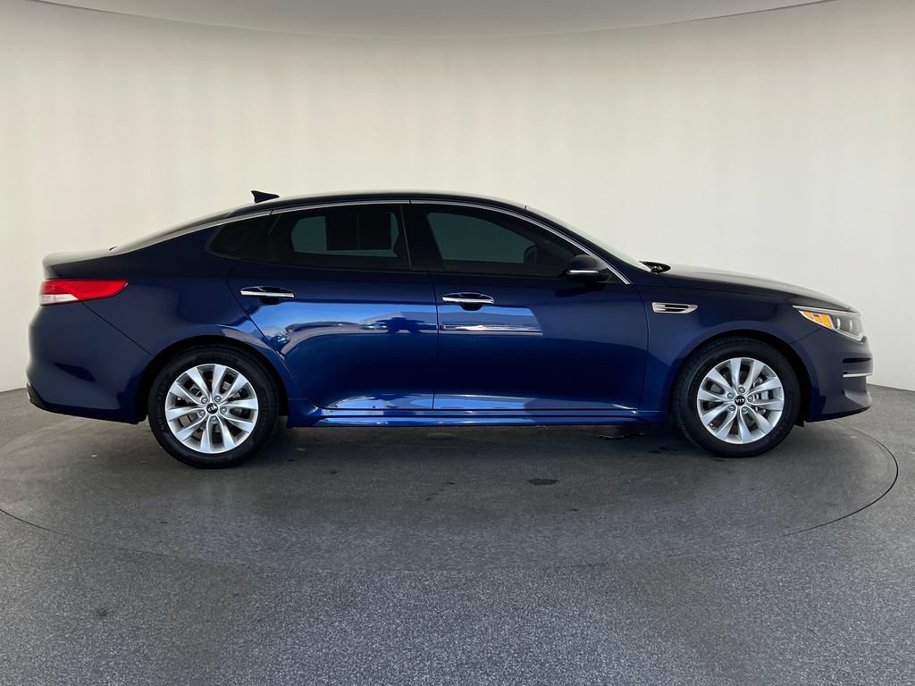 Used 2017 Kia Optima EX FWD image 2