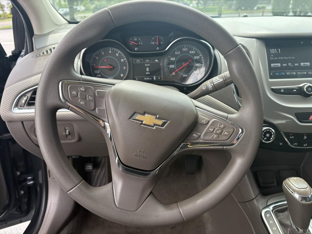 Used 2017 Chevrolet Cruze LT w/ Convenience Package FWD image 14