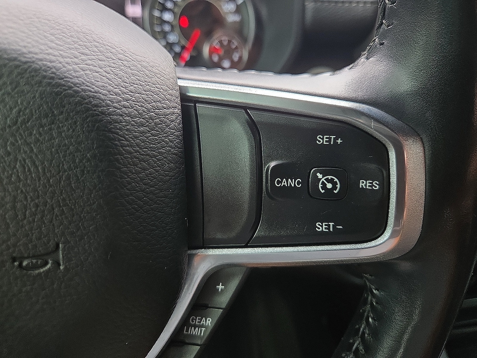 Used 2020 RAM 1500 Laramie AWD/4WD image 18