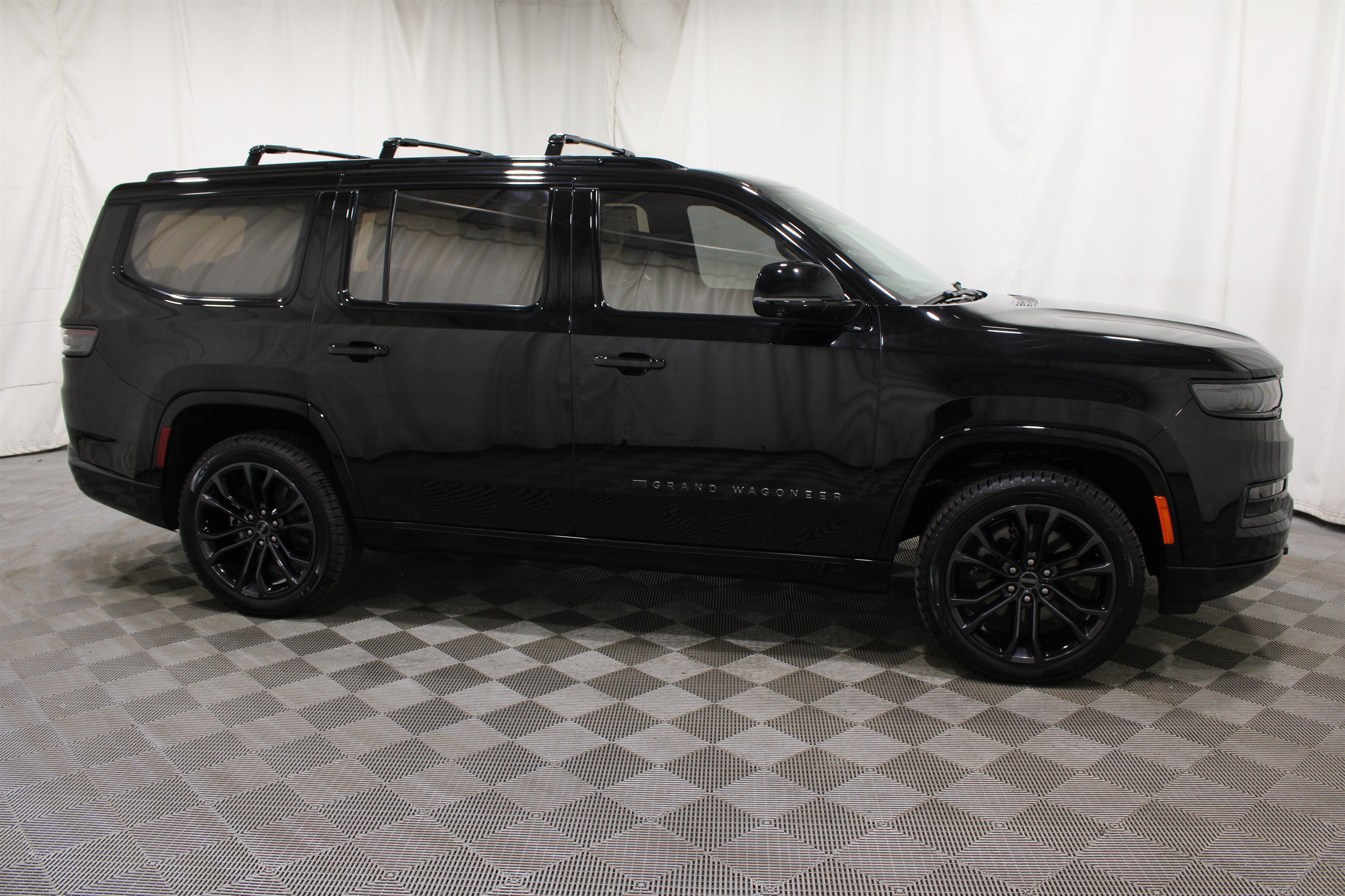 Used 2023 Jeep Grand Wagoneer Series III AWD/4WD image 37